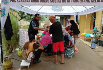 Babinsa Kademangan Monitor Dapur Umum