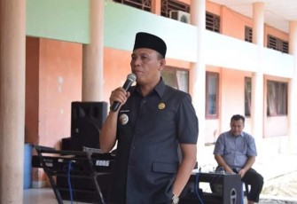Camat Pino Raya Hendri Farizal