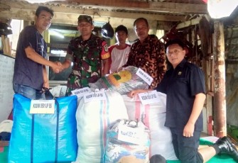 Kodim 0501/Jakarta Pusat BS Serahkan Bantuan Pakaian Layak Pakai Bagi Pengungsi