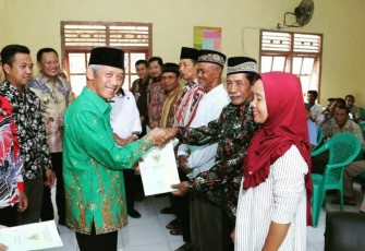 Bupati Pringsewu H Sujadi Bagikan 360 Sertifikat PTSL Pada Warga Pekon Way Ngison 