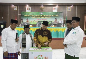 Gubernur Bengkulu Rohidin Mersyah Saat Menghadiri Sekaligus Membuka Secara Resmi Madrasah Kader Nahdlatul Ulama Pengurus Wilayah Provinsi Bengkulu 