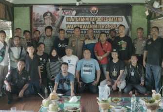 Kapolres Batang  AKBP Abdul Waras Foto Bersama Dengan Awak Media 