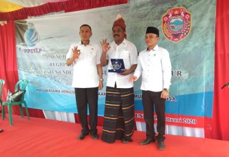 Dari Kiri Bupati Ende Djafar Achmad bersama Ketua Panitia Emanuel E Sala dan Ketum PPTSLP Suleman Rauf Muludu