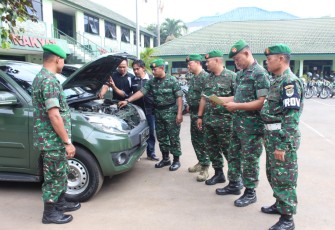 Dandim 0507/Bks Cek Kendaraan Dinas