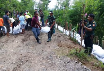 Danramil 01/Brebes Imbau Hindari Membuat Sodetan Jalan Air Tembus Tanggul Kali Pemali