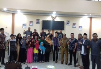 Foto bersama usai hearing