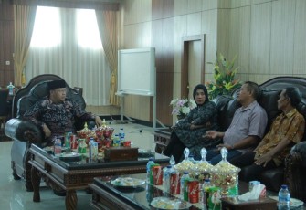 Gubernur Rohidin saat terima Warga Terdampak Pembangunan Jalan Tol