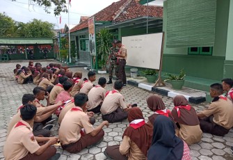 Koramil Banjarharjo Beri Materi Navigasi Darat