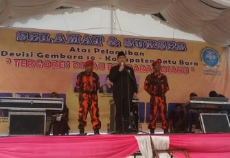 Bupati Batu Bara Ir Zahir M.AP pada Saat memberikan Sambutan di Acara Pelantikan 12 Devisi Gemkara.