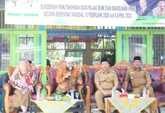 Wali Kota Bengkulu Helmi Hasan Saat Menghadiri Acara Pelatihan Pemutakhiran Pajak Bumi dan Bangunan di kantor Camat Muara Bangkahulu