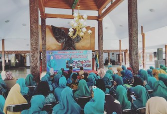 Ketua TP PKK Kabupaten Blitar Hj. Ninik Rijanto saat memberikan sambutan 