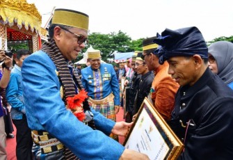 Gubernur Sulsel HM Nurdin Abdullah saat dalam acara di halaman Kantor Gubernur Sulsel