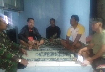 Babinsa Sertu Joko Sri Murningsih Datangi Poskampling Desa Duwet Setiap Malam