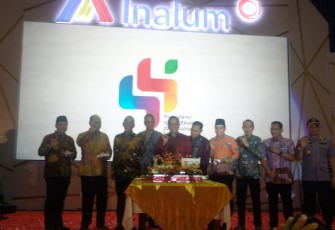 Bupati Batu Bara pada saat pemotongan Nasi Tumpeng Hut ke 44 Inalum bersama Komisaris Utama Inalum