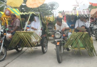 Rombongan Pasangan Nikah Massal