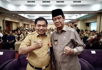 Plt Gubernur Kepri H Isdianto saat bersama Plt Sekretaris BNPP Suhajar Diantoro