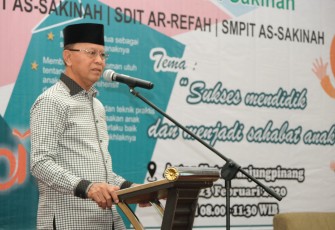 Walikota Tanjungpinang H. Syahrul S.Pd membuka secara resmi Seminar Parenting 
