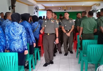 Anggota Kodim terima Jamdan dari Dandim 0505/JT 