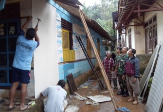 Sambaran Petir Akibatkan Rumah Warga Rusak