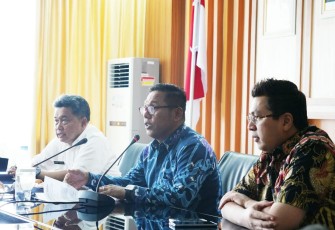 Wakil Gubernur Bengkulu Dedy Ermasyah saat memimpin Rapat Bersama Perbankan