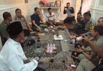 Danramil 04/Jati Asih Berkunjung ke Tokoh Masyarakat