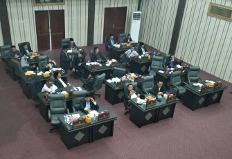 Para anggota DPRK Aceh Singkil saat hendak menggelar Rapat Paripurna digedung Dewan setempat.