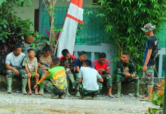 Satgas TMMD Berikan Wawasan Kebangsaan ke Anak di Lokasi Sasaran
