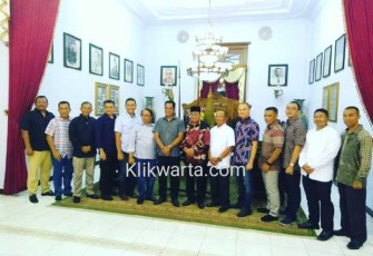 Pangdam V/Brawijaya dan Jajarannya saat foto bersama Bupati Blitar dan Plt Walikota Blitar.
