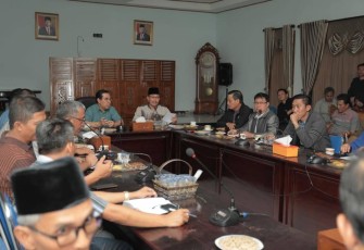 Bupati Rejang Lebong Ahmad Hijazi Pimpin Rapat 
