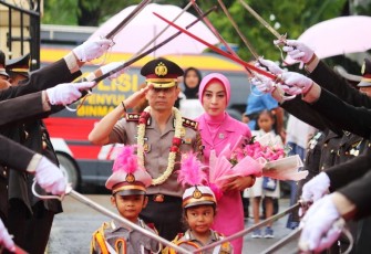 Pedang Pora Sambut dan Lepas Pejabat Kapolres Brebes