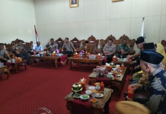 Silahturahmi Kerukunan umat beragama antara Kapolda Aceh Irjen Pol Drs. Wahyu Widada M.Phil dengan tokoh pemuka agama daerah setempat di Pendopo Bupati.