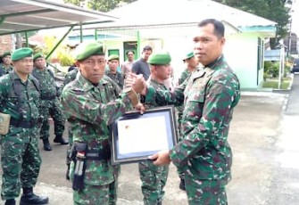 Dandim 1310/Bitung Berikan Piagam Penghargaan