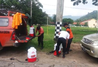 Tim Gugus Tugas Percepatan Penanganan Corona Lakukan Penyemprotan Disinfektan Secara Serempak di 11 Kecamatan