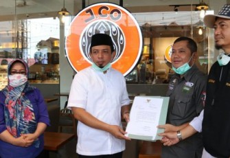 Wakil Wali Kota Bengkulu Dedy Wahyudi Serahkan Langsung Surat Permohonan Dari Wali Kota Bengkulu Helmi Hasan Kepada Pihak Managemen PT Dwisaha Tigadi atau pengelola Pasar Tradisional Modern dan Mega Mall