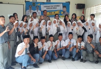 Puluhan pelajar di MAN 1 Labura dan SMA 1 Aek Kuo 