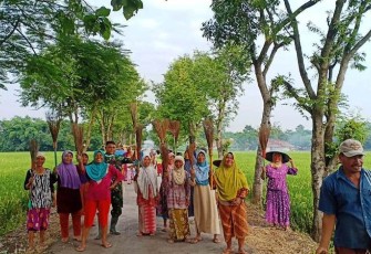 Semangat Ibu-ibu Pantirejo Pekalongan Sambut Bapak Pembangunan