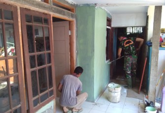 Rumah Nyai Marni Diperbaiki Satgas TMMD ke 107 Sudah 62 Persen