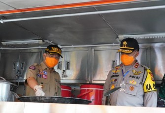 Gubernur Bengkulu Rohidin Mersyah bersama kapolda dan Danrem membuka Dapur Lapangan 