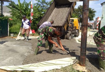 Satgas TMMD 107 Kodim 0508/Depok Lanjutkan Pengecoran Jalan Haji Amin