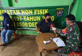 Satgas TMMD ke 107 Periksa Kesehatan Warga