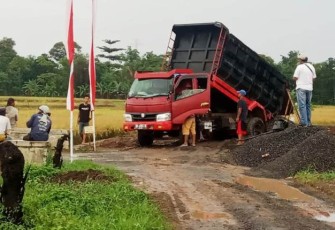 Droping Material ke Lokasi TMMD Reguler Pekalongan Juga Sulit