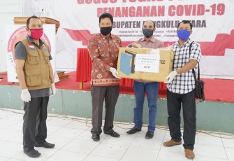 PT Firman Ketahun Berikan Bantuan APD Pada Tim Gugus Tugas Penanganan Covid-19 Kabupaten Bengkulu Utara 