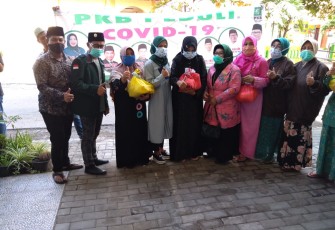 Tiga Politisi PKB Kompak Bagi Sembako ke Masyarakat Terdampak Covid-19