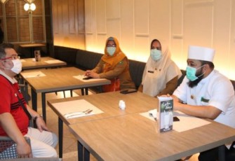 Wali Kota Bengkulu Helmi Hasan Saat Datang ke Hotel Mercure Bengkulu 