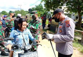Kodim dan Polres Kendari Bagi 10.000 Masker Gratis ke Masyarakat