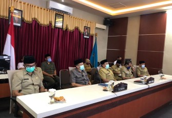 Bupati Rijanto bersama jajarannya saat mengikuti Rapat Paripurna DPRD Kabupaten Blitar dengan Video Conference