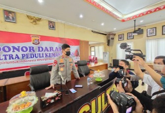 Kapolda Sultra Brigjen Pol Drs Merdisyam M.Si saat dikonfirmasi bersama puluhan awak media yang hadir meliput giat donor darah