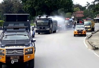 Kapolda Sultra Pimpin Langsung Penyemprotan Cairan Disinfektan