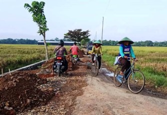 Rela Terganggu Sementara Saat TNI Perbaiki Infrastruktur Desanya