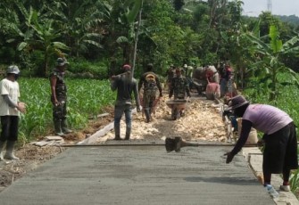 Betonisasi jalan Desa Porangparing Sukolilo